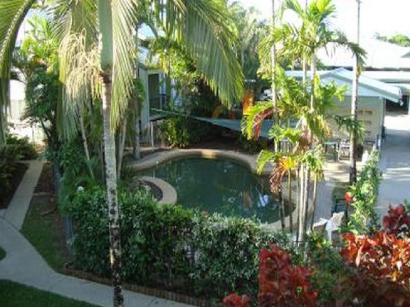 Coral Reef Aparthotel 3*